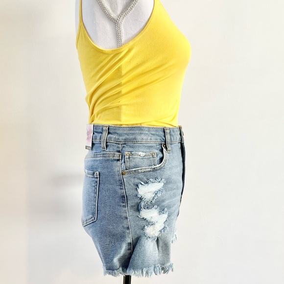 NWT Women’s Vanilla Star High Rise Frayed Repreve Denim Shorts - Picture 5 of 8